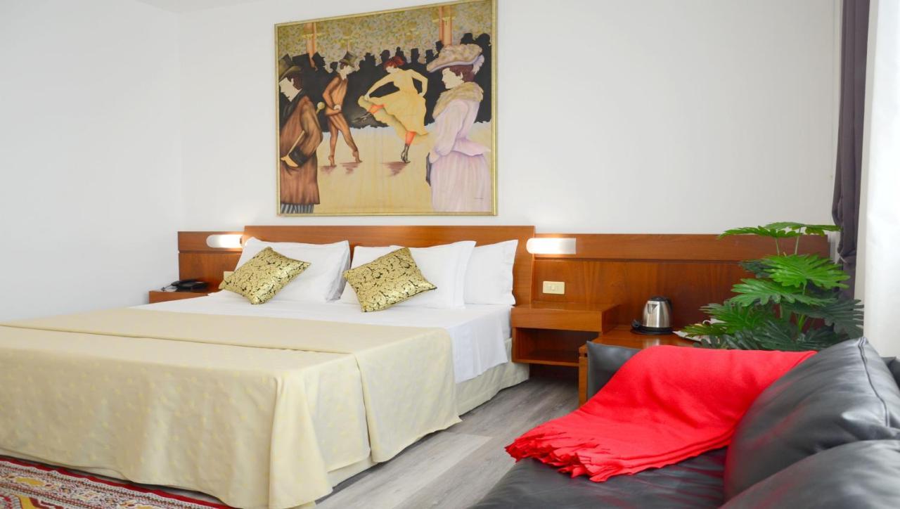 Hotel Krystal Bussolengo Luaran gambar