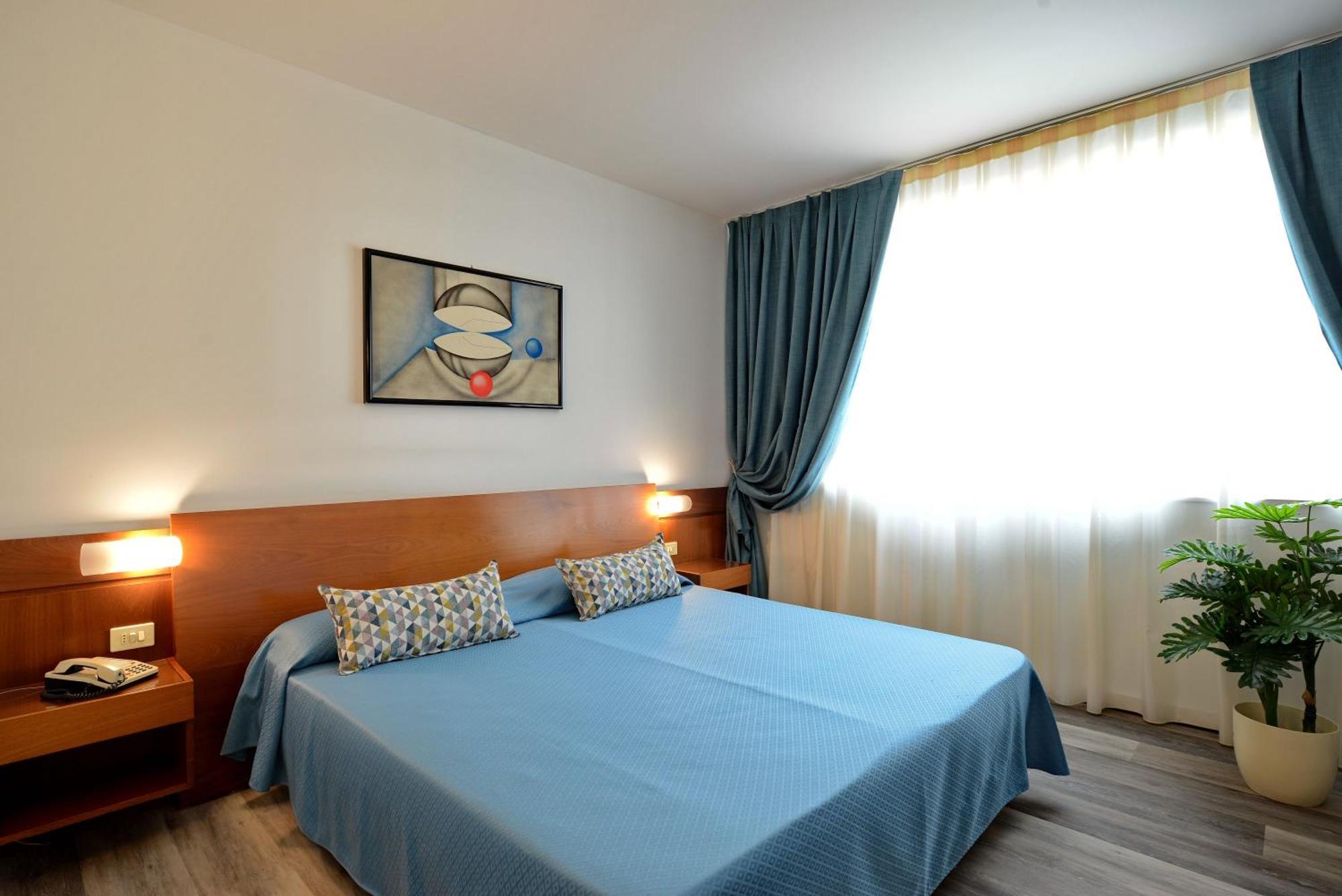 Hotel Krystal Bussolengo Luaran gambar