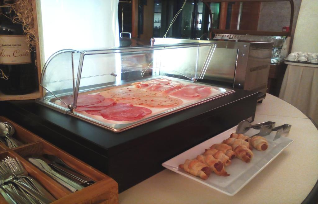 Hotel Krystal Bussolengo Luaran gambar
