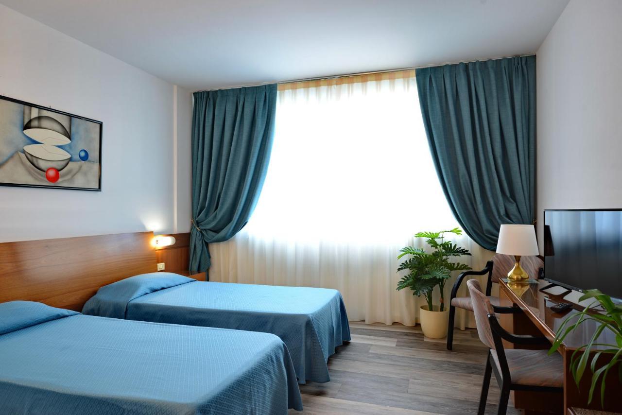 Hotel Krystal Bussolengo Luaran gambar