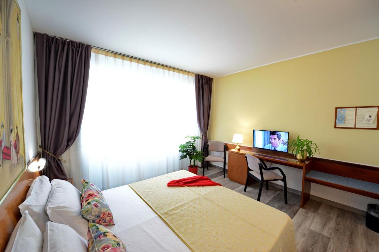 Hotel Krystal Bussolengo Luaran gambar