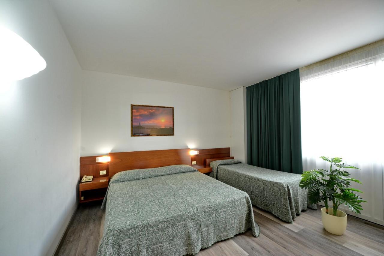 Hotel Krystal Bussolengo Luaran gambar